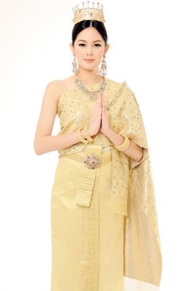 สาวหน้าไทยๆกับชุดไทยอันสวยงาม