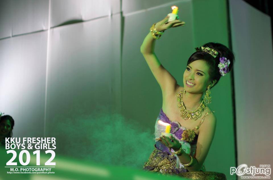 สาวหน้าไทยๆกับชุดไทยอันสวยงาม