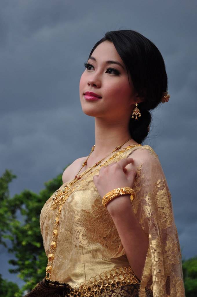 สาวหน้าไทยๆกับชุดไทยอันสวยงาม