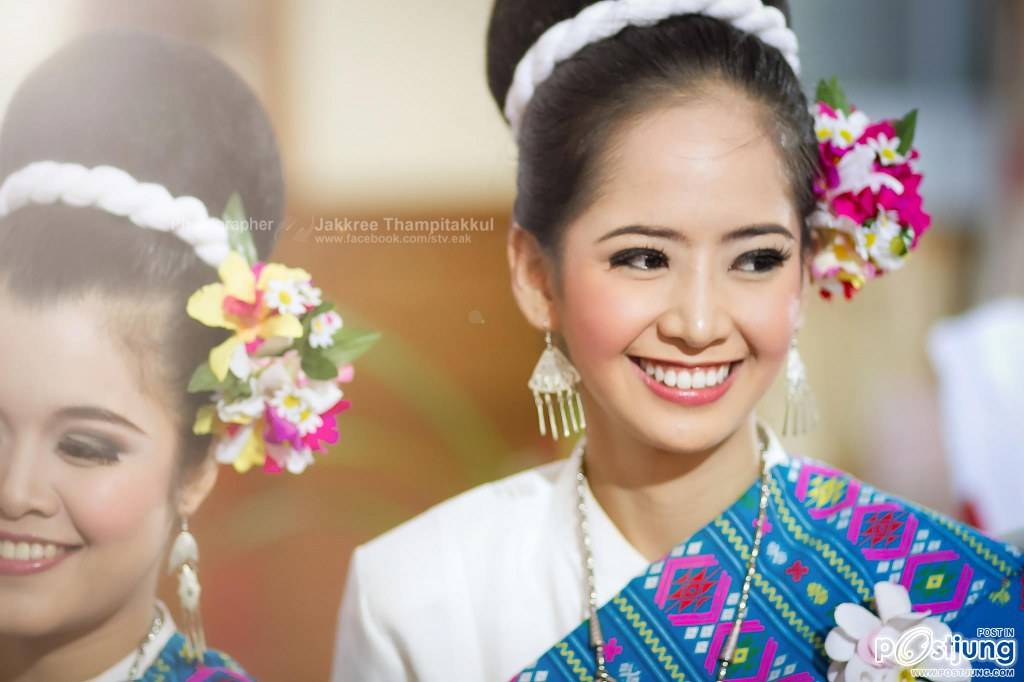 สาวหน้าไทยๆกับชุดไทยอันสวยงาม