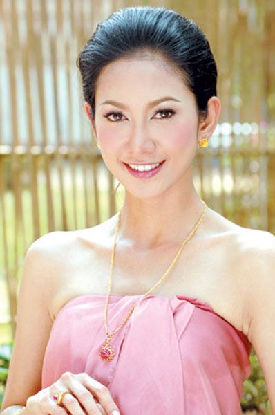 สาวหน้าไทยๆกับชุดไทยอันสวยงาม
