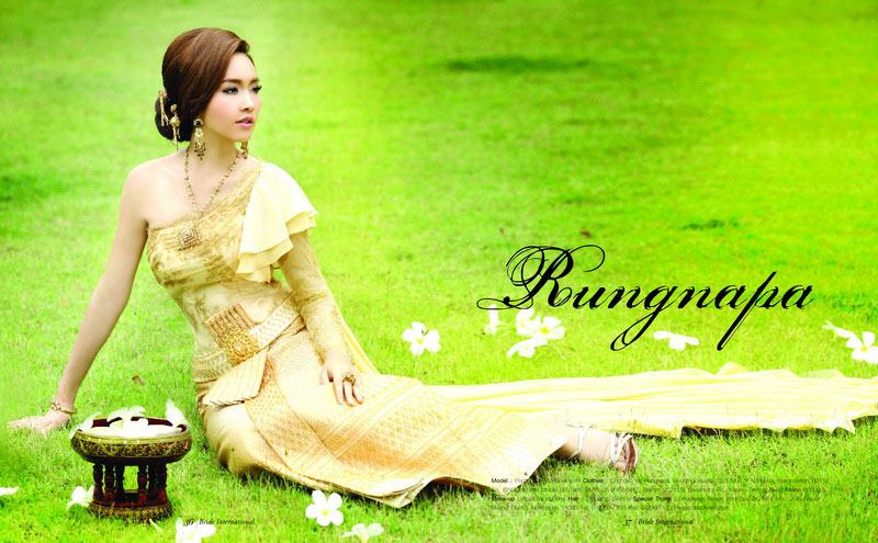 สาวหน้าไทยๆกับชุดไทยอันสวยงาม