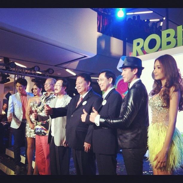 ชมพู่ อารยา ในงานGrand Opening Robinson Central Plaza Suratthani