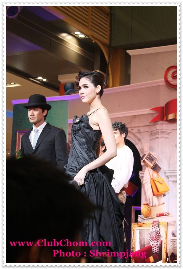 ชมพู่ อารยา ในงาน Delights & Surprises @ คิง เพาเวอร์