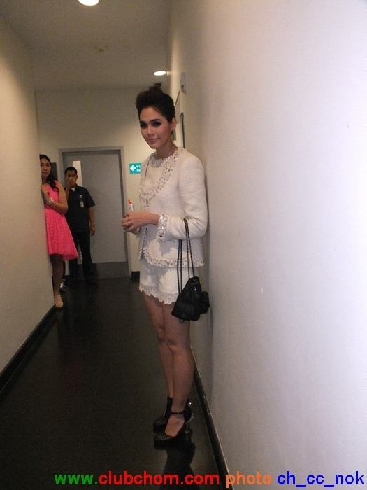 ชมพู่ อารยา ในชุดกลับสวยหวานมาก