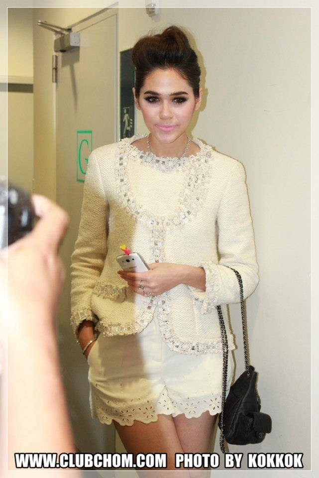 ชมพู่ อารยา ในชุดกลับสวยหวานมาก