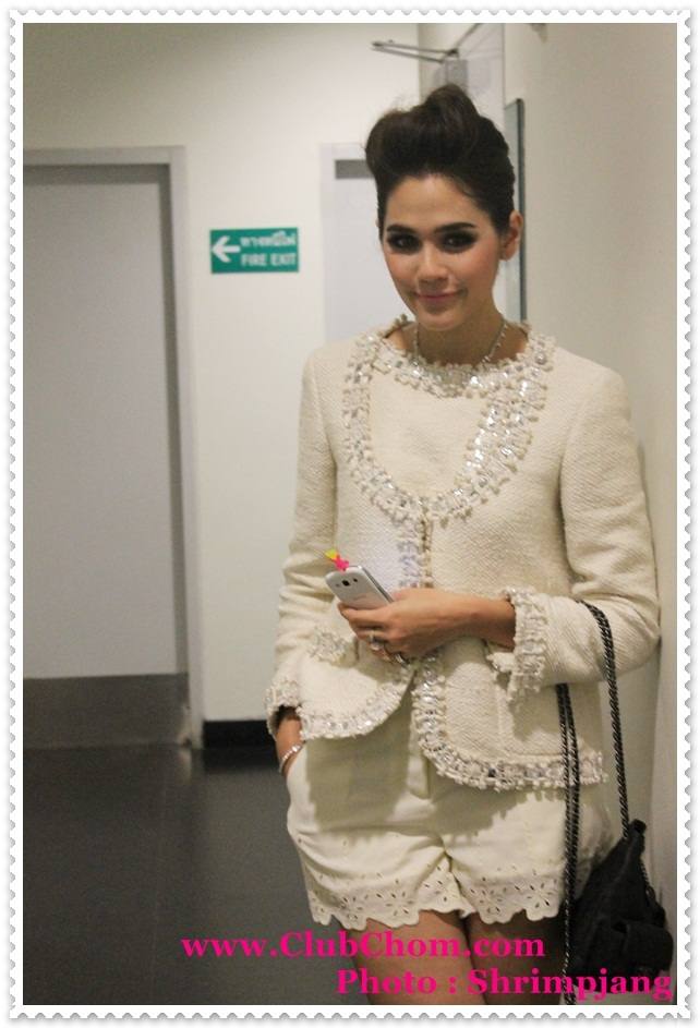 ชมพู่ อารยา ในชุดกลับสวยหวานมาก