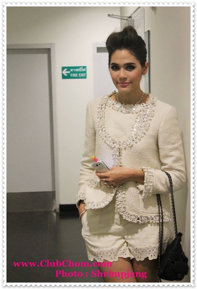 ชมพู่ อารยา ในชุดกลับสวยหวานมาก