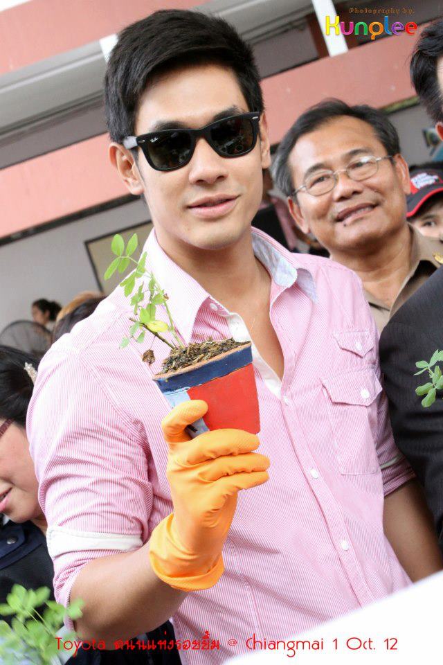 Om Akapan อ๋อม-อรรคพันธ์ นะมาตร์