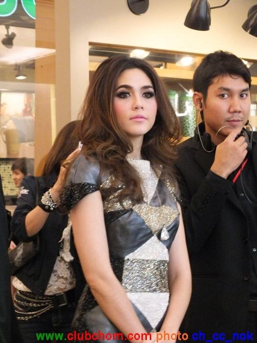 ชมพู่ อารยา ในงาน Swarovski "Kingdom of Jewels"