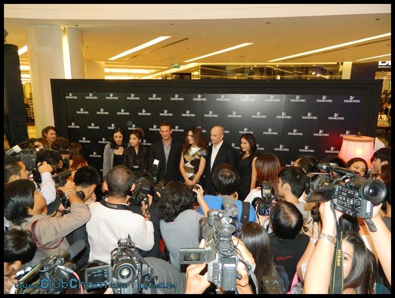 ชมพู่ อารยา ในงาน Swarovski "Kingdom of Jewels"