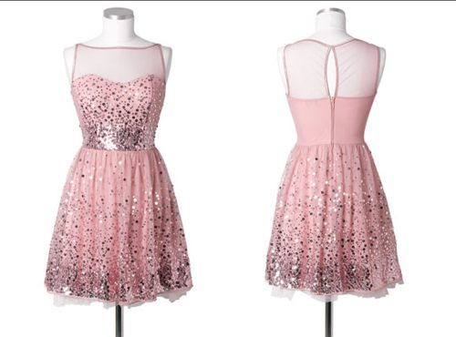ใส่เดรสสวยๆ