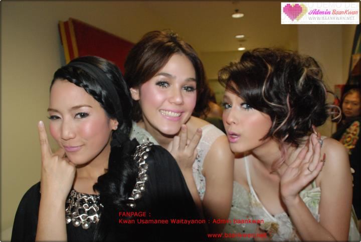 ขวัญ & ชมพู่ นำทีมเดินแบบตุ๊กบลายธ์ 2553