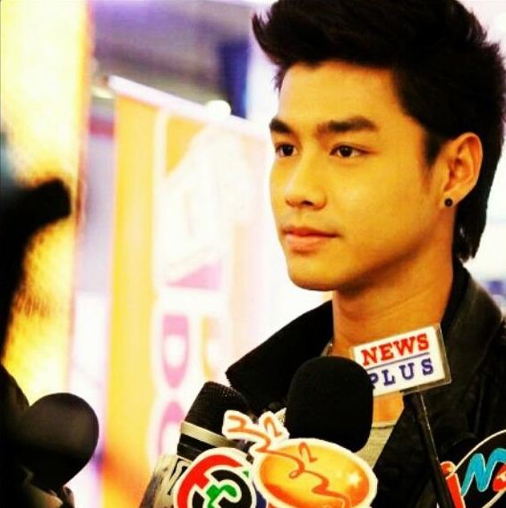 เพ็ชร ธกฤต หล่อเวอร์>>>