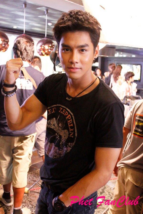 เพ็ชร ธกฤต หล่อเวอร์>>>