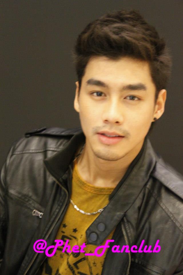 หล่อทุกมุมจริงๆผู้ชายคนนี้