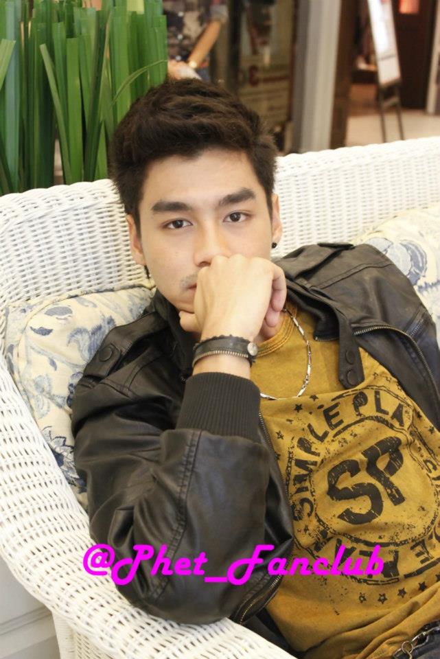 หล่อทุกมุมจริงๆผู้ชายคนนี้