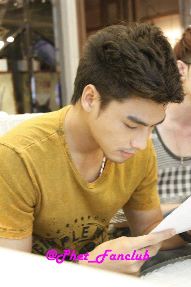 หล่อทุกมุมจริงๆผู้ชายคนนี้