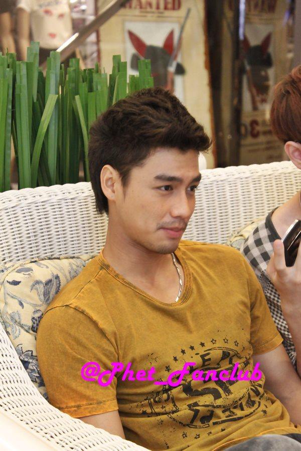 หล่อทุกมุมจริงๆผู้ชายคนนี้