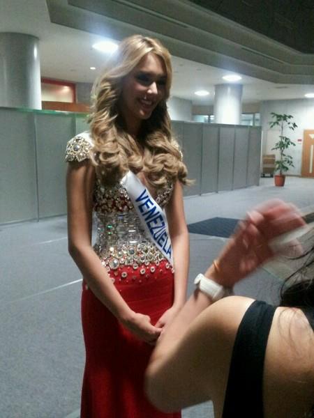 ส่งท้ายกับ Miss Venezuela International 2012
