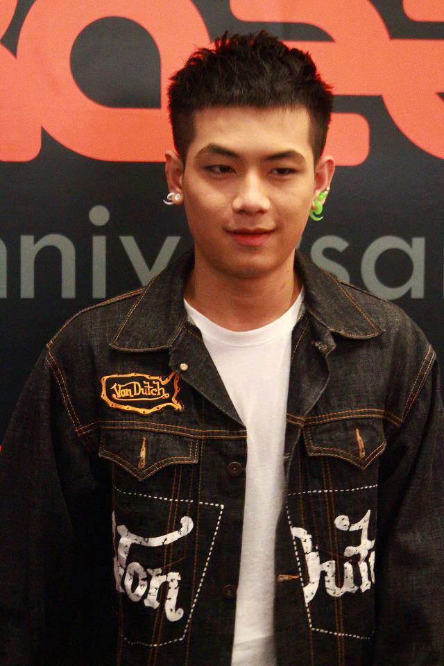 เอิร์ธ ธวัช หนุ่มหน้ากวน>>>