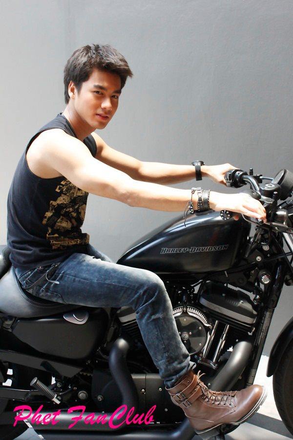 เพ็ชร ธกฤต หล่อมากมาย