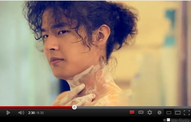 อาบน้ำโชว์ซะงั้น