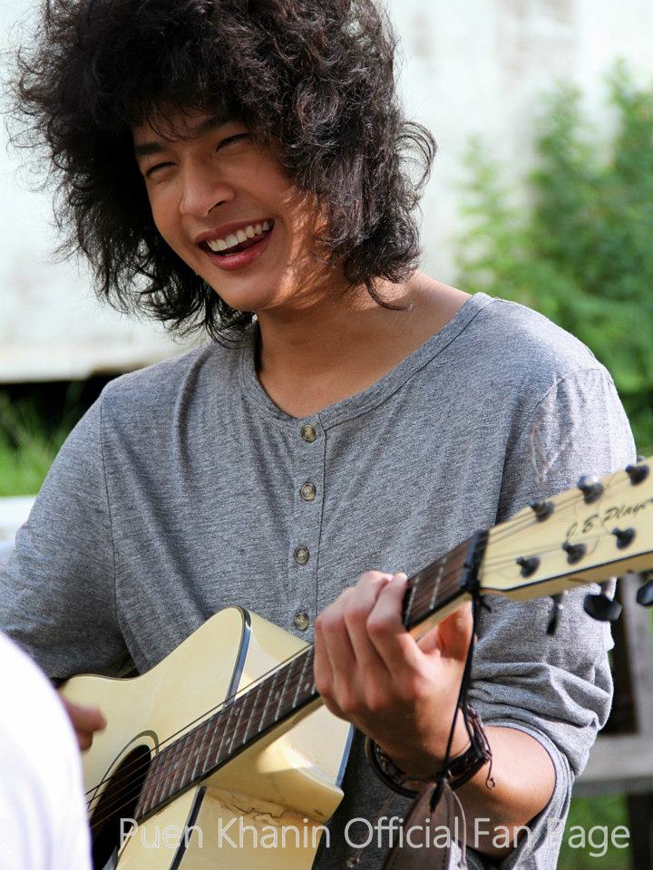 ตาตี่ๆ หุ่นดี หัวฟู ยิ้มขยี้ใจอะ