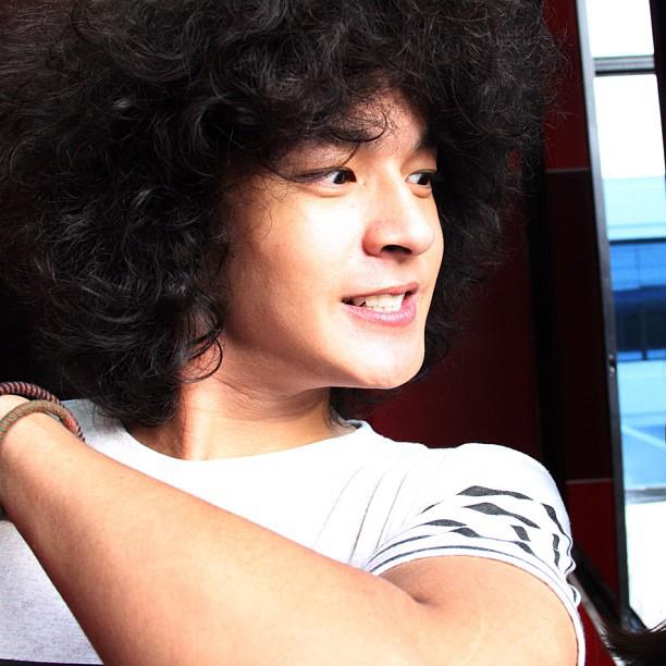 ตาตี่ๆ หุ่นดี หัวฟู ยิ้มขยี้ใจอะ