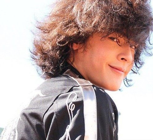 ตาตี่ๆ หุ่นดี หัวฟู ยิ้มขยี้ใจอะ