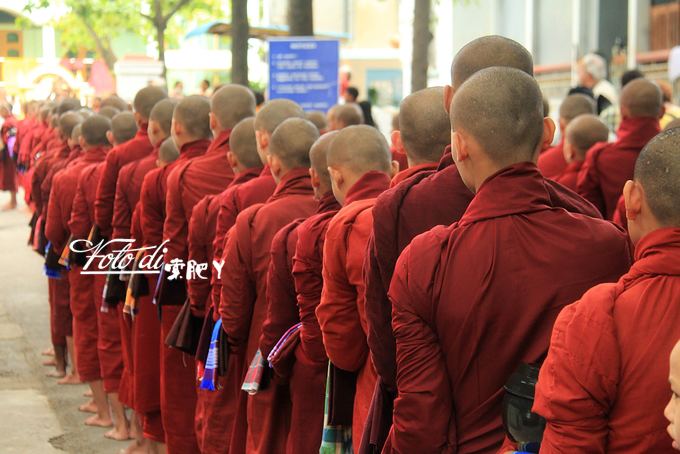 Giving happiness :Myanmar