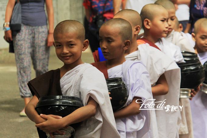 Giving happiness :Myanmar