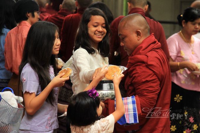 Giving happiness :Myanmar