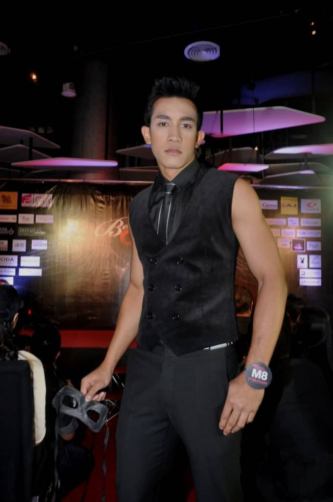 หนุ่มหล่อหล่ำจากเวที Best Crow Model 2012