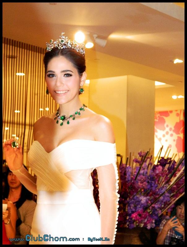 ชมพู่ อารยา ในงานCentral Anniversary Flower Extravaganza