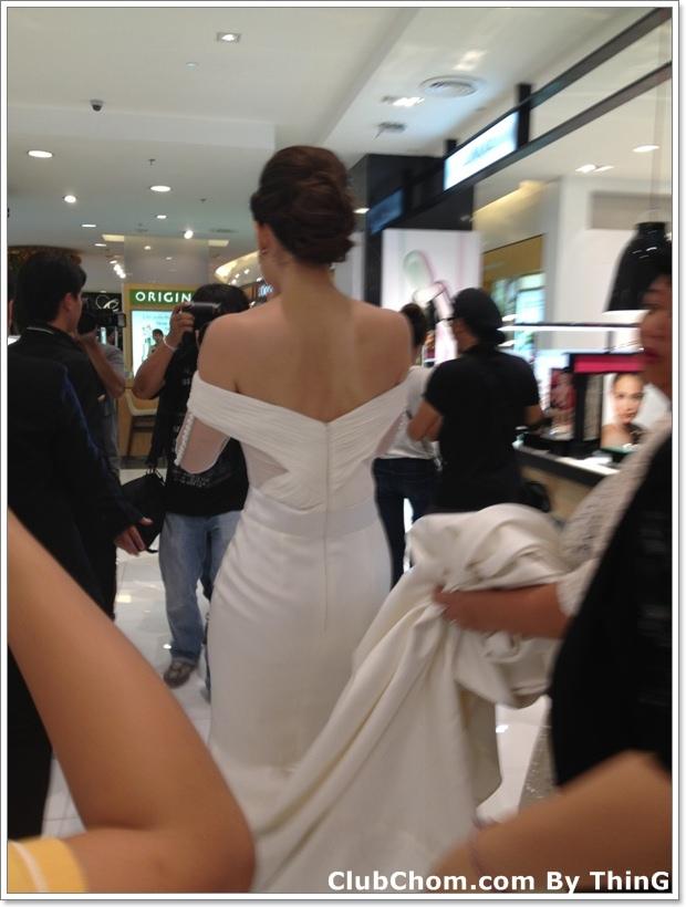 ชมพู่ อารยา ในงานCentral Anniversary Flower Extravaganza