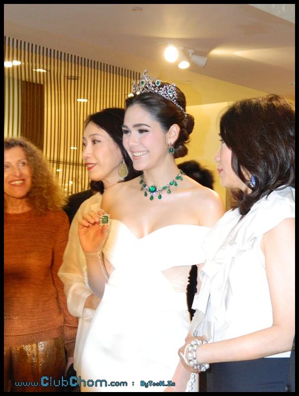 ชมพู่ อารยา ในงานCentral Anniversary Flower Extravaganza