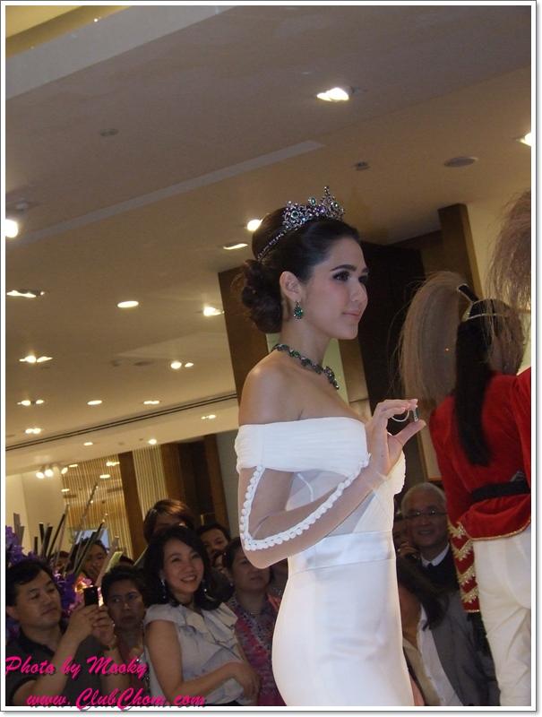 ชมพู่ อารยา ในงานCentral Anniversary Flower Extravaganza