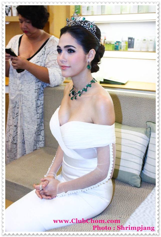 ชมพู่ อารยา ในงานCentral Anniversary Flower Extravaganza