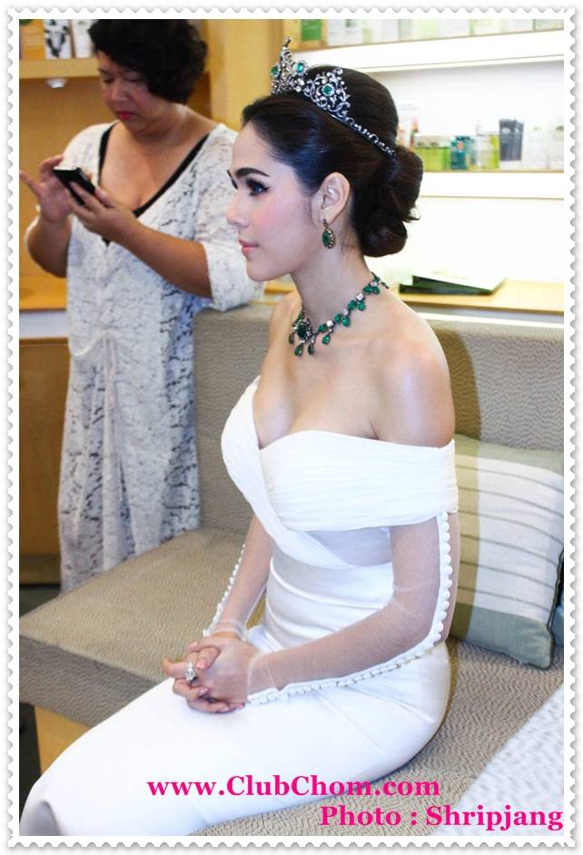 ชมพู่ อารยา ในงานCentral Anniversary Flower Extravaganza