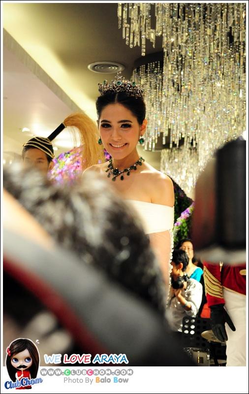 ชมพู่ อารยา ในงานCentral Anniversary Flower Extravaganza