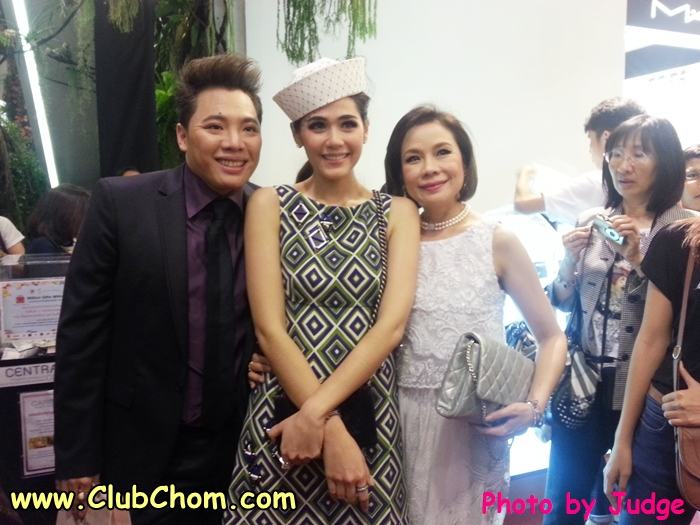 ชมพู่ อารยา กับชุดน่ารักๆหลังเลิกงาน