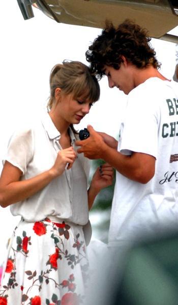 ช็อค ! Taylor Swift เลิกรากันกับแฟนหนุ่ม Conor F. Kennedy แล้ว