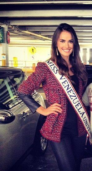 Miss Venezuela 2012 เดินทางถึง Miami แล้ว