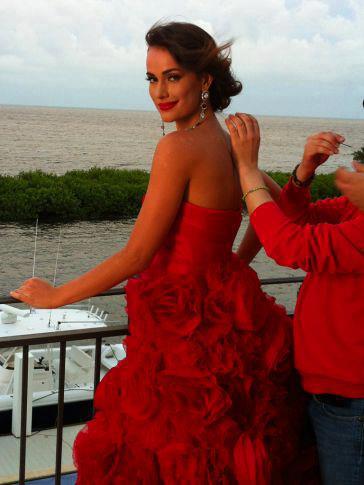 Miss Venezuela 2012 เดินทางถึง Miami แล้ว