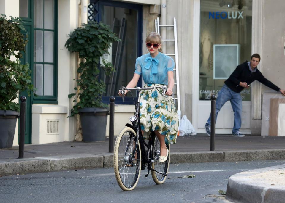 แฟชั่นชุดเดรสสไตล์ "Taylor Swift"