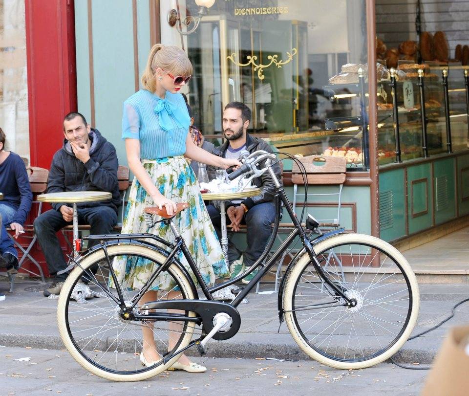 แฟชั่นชุดเดรสสไตล์ "Taylor Swift"