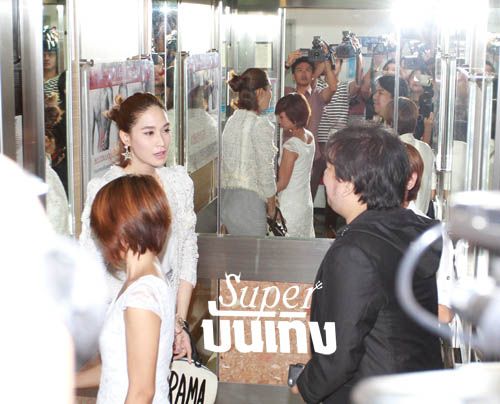 พลอยเหวี่ยงทีมงาน ไม่พอใจเชิญสื่อร่วมงาน