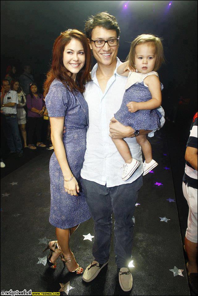 รูป สุดน่ารัก พอลล่าเเละครอบครัว