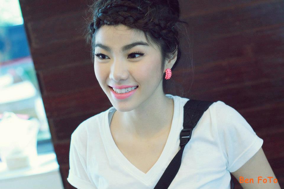 เฟรม The Star 8 สาวน้อว ขาววิ๊ง